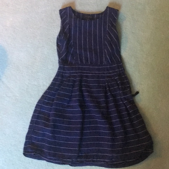 Banana Republic Dresses & Skirts - FINAL SALE Banana Republic Striped dress!